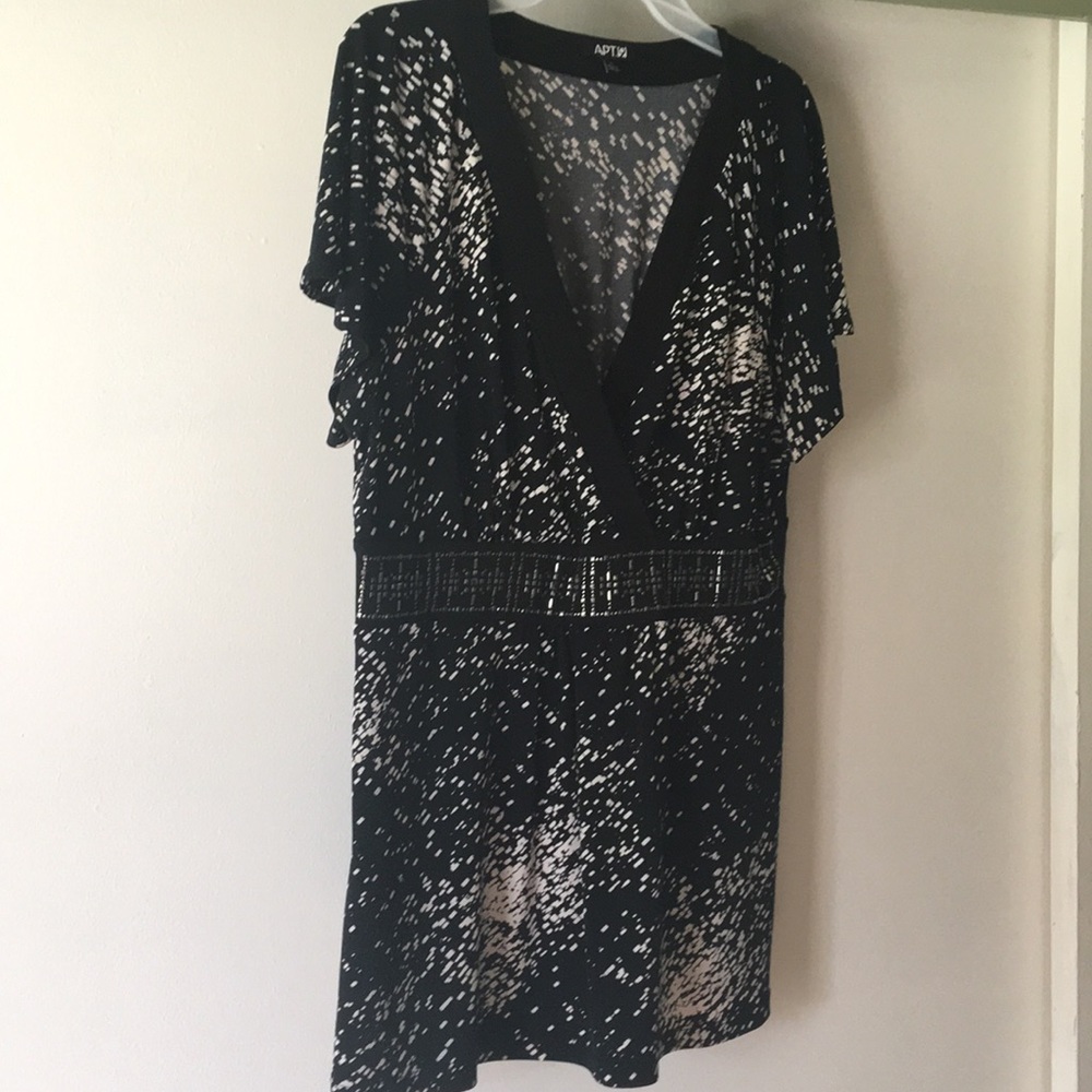 🖤🖤🖤 Stylish top! Perfect for anything! Size L.